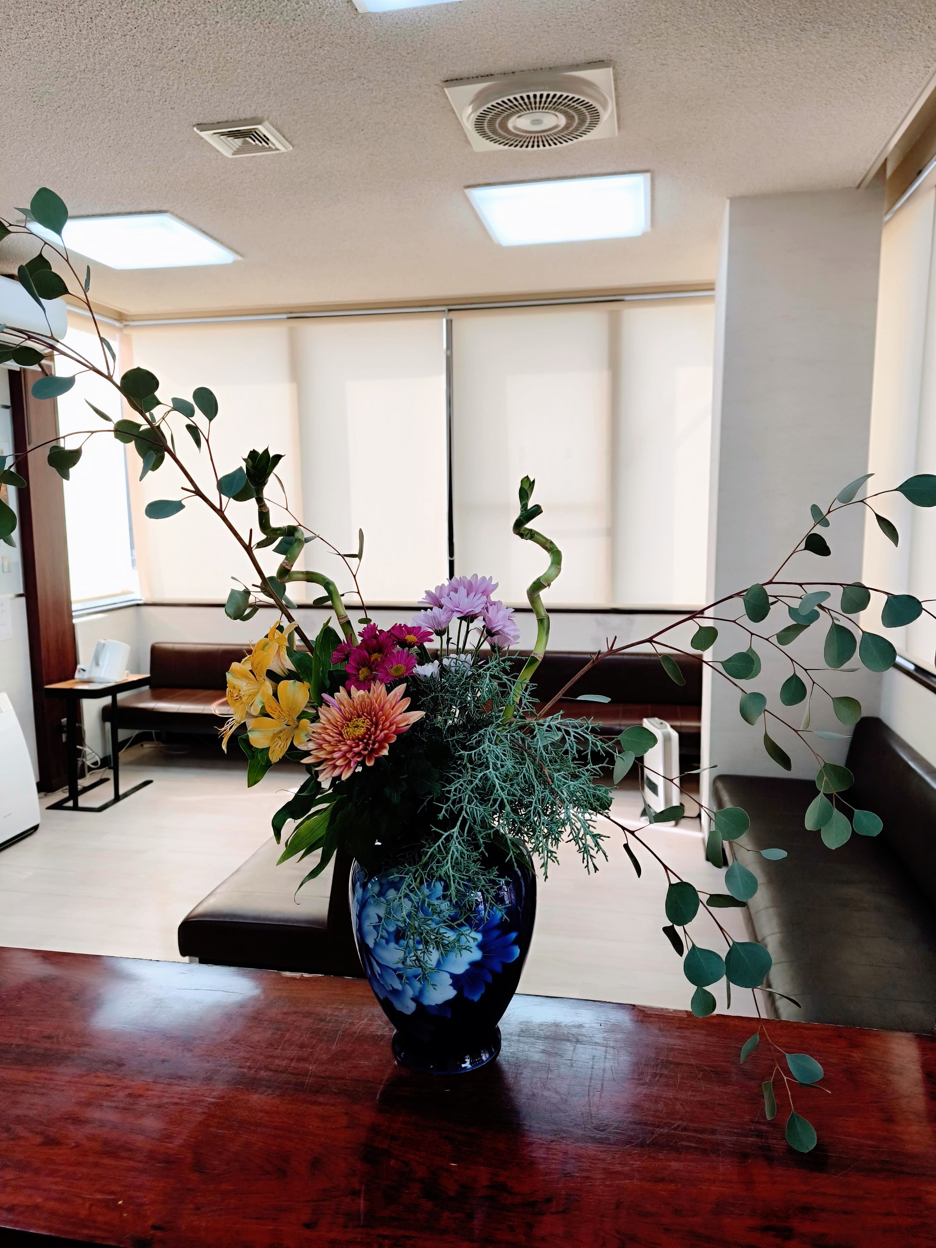 待合室　生け花